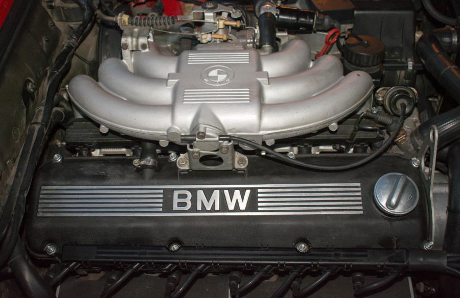 Моторный отсек BMW 325 Sedan (E30) 1988 года  (фото 52 из 58)